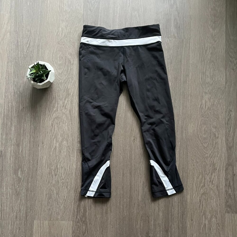 Lululemon Black Cropped Leggings w White Piping Details (& Zipped Back Pocket)
